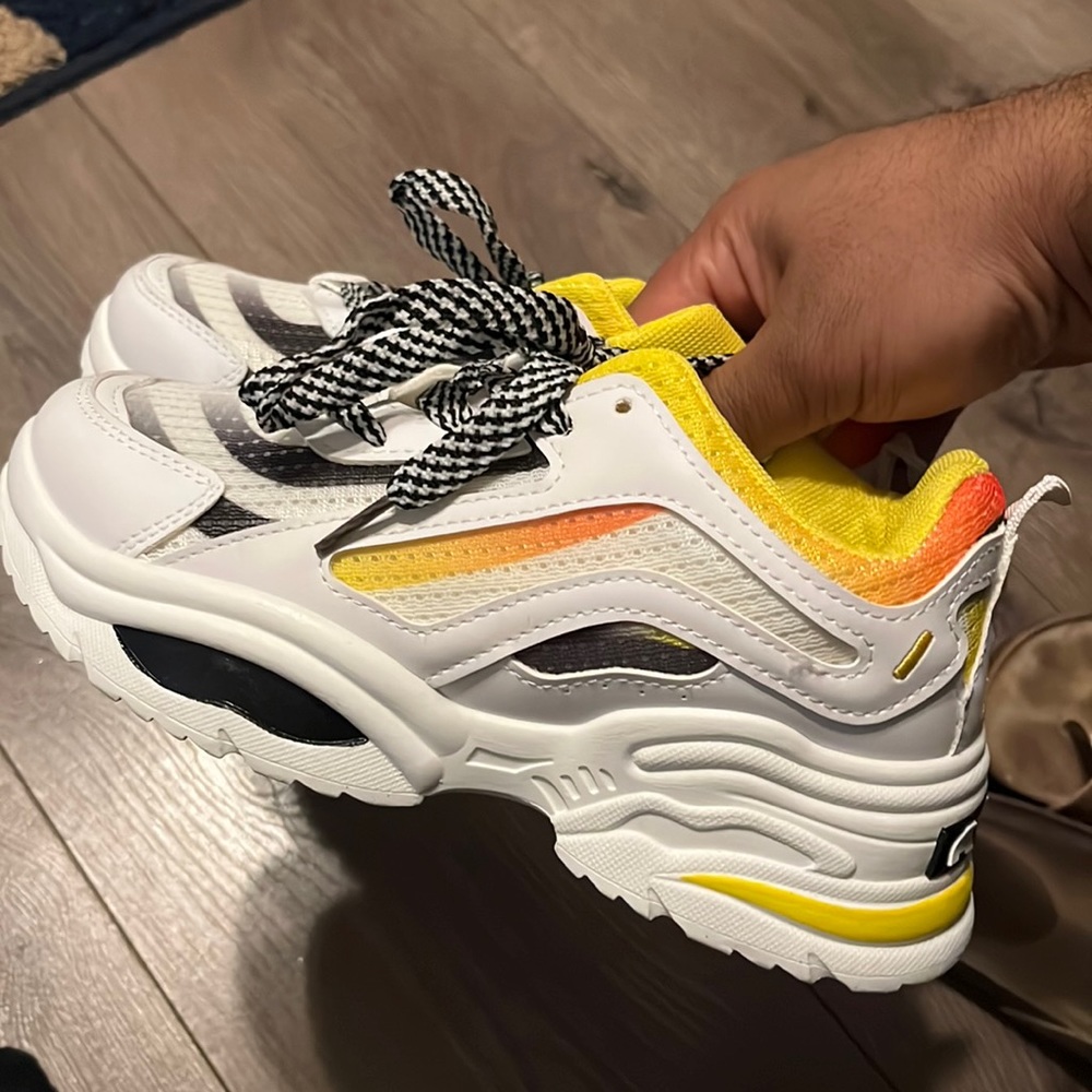 Kids sport sneakers